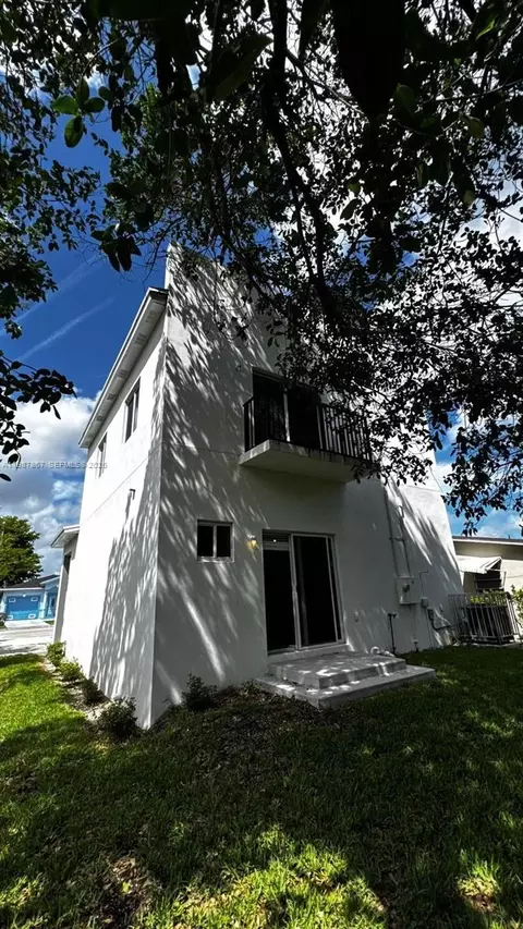 2788 NW 9th Pl, Fort Lauderdale, FL 33311