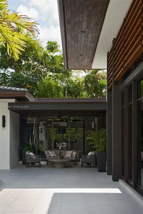 Exterior - 6371 SW 107th St, Pinecrest, FL 33156 photo 4 of 7