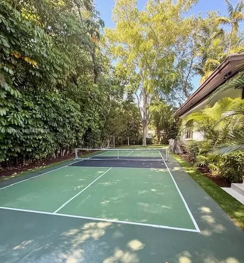 Exterior - 6371 SW 107th St, Pinecrest, FL 33156 photo 7 of 7