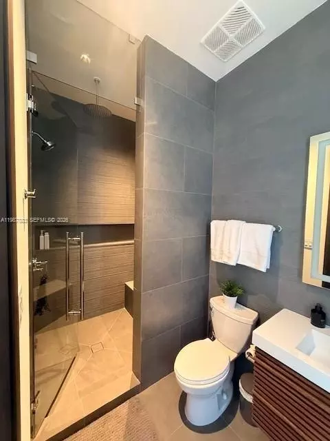 Bath - 6371 SW 107th St, Pinecrest, FL 33156 photo 8 of 8