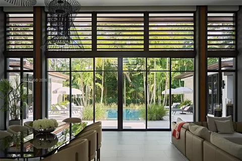 Dining - 6371 SW 107th St, Pinecrest, FL 33156 photo 1 of 4