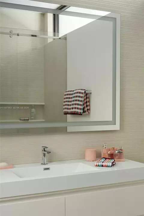Bath - 6371 SW 107th St, Pinecrest, FL 33156 photo 5 of 8