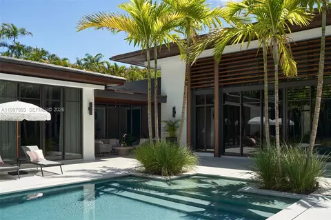 Exterior - 6371 SW 107th St, Pinecrest, FL 33156 photo 3 of 7