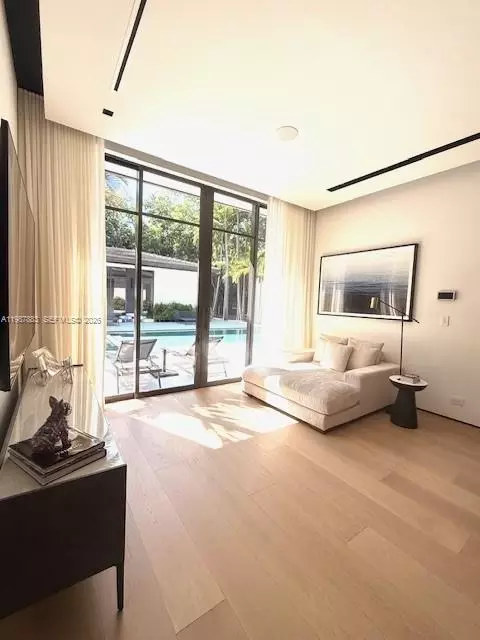 Bedroom - 6371 SW 107th St, Pinecrest, FL 33156 photo 2 of 7
