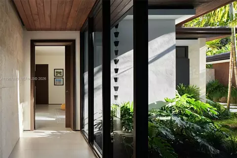 Entry Way - 6371 SW 107th St, Pinecrest, FL 33156 photo 2 of 5