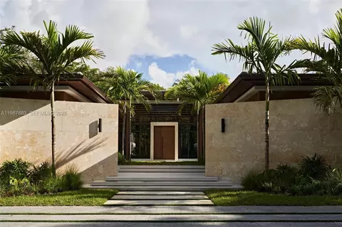 Exterior - 6371 SW 107th St, Pinecrest, FL 33156 photo 1 of 7