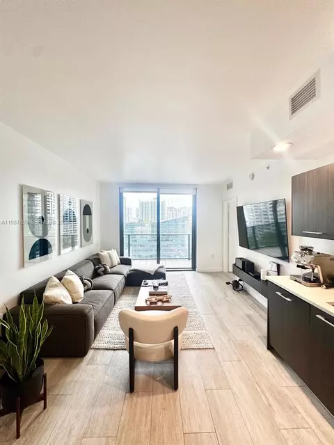 45 SW 9th St #2009, Miami, FL 33130