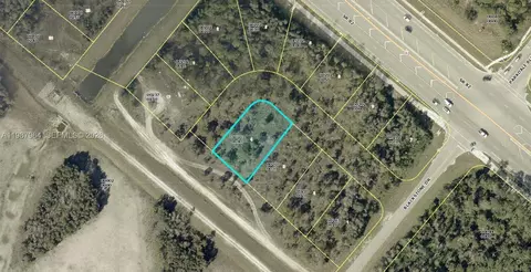 807 Fabian Cir, Fort Myers, FL 33913