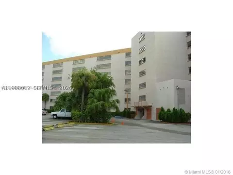 9688 Fontainebleau Blvd #205, Miami, FL 33172