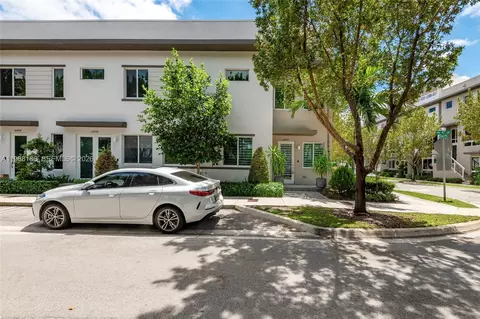10460 NW 67th St, Doral, FL 33178