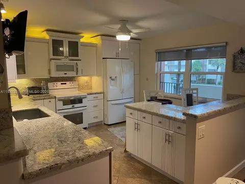 281 S Hollybrook Dr #50-205, Pembroke Pines, FL 33025