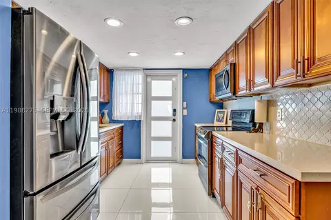 1400 S 19th Ave #1, Hollywood, FL 33020