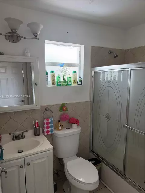 Bath - 4347 E 9th Ct, Hialeah, FL 33013 photo 1 of 2