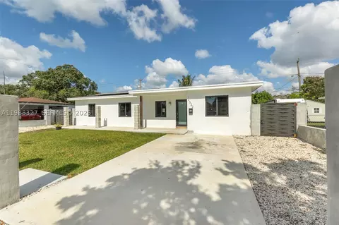 14520 Carver Dr, Miami, FL 33176