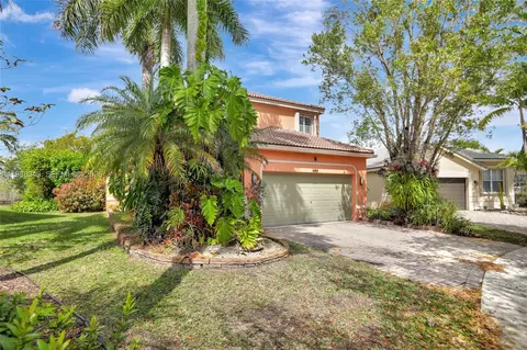 1653 Winterberry Ln, Weston, FL 33327