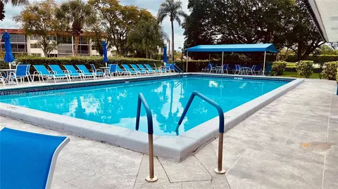 671 S Hollybrook Dr #104, Pembroke Pines, FL 33025