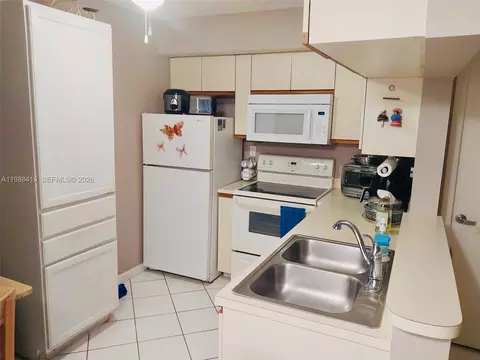 15525 N Miami Lakeway N #209-8, Miami Lakes, FL 33014