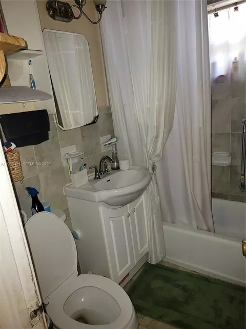 Undisclosed, Miami, FL 33142 photo 6