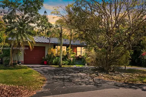 6005 SW 64th Pl, South Miami, FL 33143