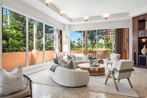 10 Edgewater Dr #LANAI SOUTH, Coral Gables, FL 33133