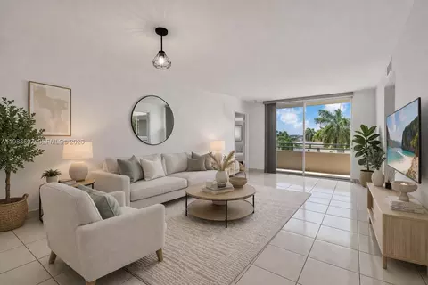 8320 NW 8th St #2-414, Miami, FL 33126