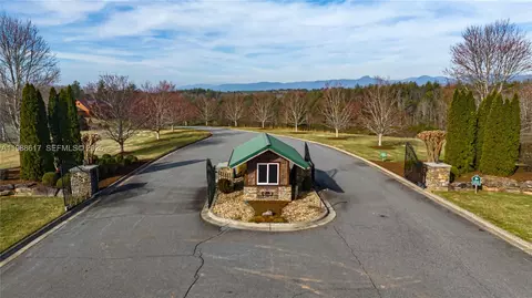 2050 Robert Dr, Morganton, NC 28655