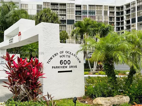 600 E Parkview Dr #316, Hallandale Beach, FL 33009