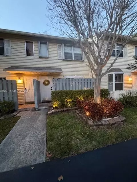 147 SW 3rd St, Pompano Beach, FL 33060