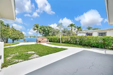 Exterior - 6325 W 12th Ave, Hialeah, FL 33012 photo 7 of 10