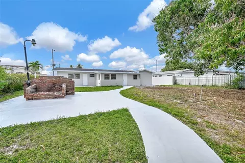 Exterior - 6325 W 12th Ave, Hialeah, FL 33012 photo 8 of 10