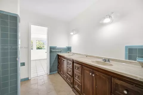 Bath - 6325 W 12th Ave, Hialeah, FL 33012 photo 1 of 4