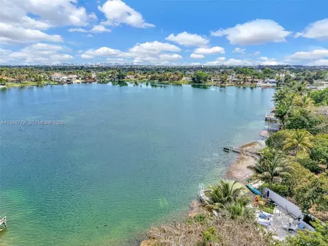 View/Area - 6325 W 12th Ave, Hialeah, FL 33012 photo 6 of 9