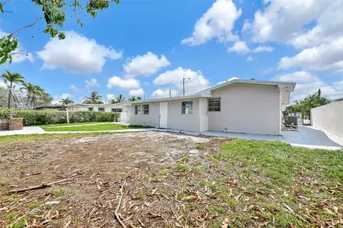 Exterior - 6325 W 12th Ave, Hialeah, FL 33012 photo 5 of 10