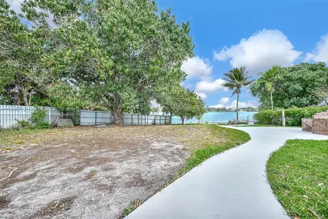 Exterior - 6325 W 12th Ave, Hialeah, FL 33012 photo 3 of 10
