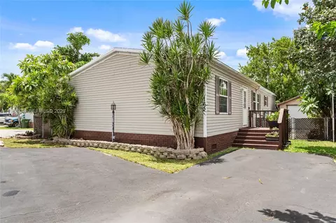 220 NE 12th Ave #165, Homestead, FL 33030