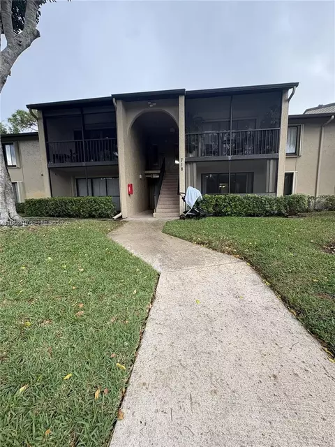 718 Sunny Pine Way #D1, Greenacres, FL 33415