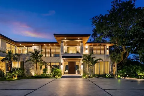 5545 SW 81st Ter, Miami, FL 33143