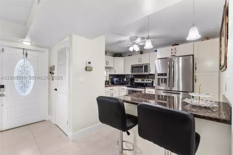 9420 S Hollybrook Lake Dr #206, Pembroke Pines, FL 33025