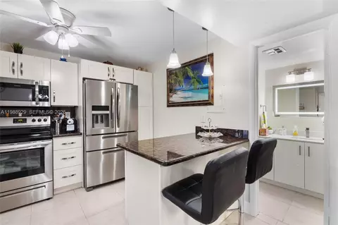 9420 S Hollybrook Lake Dr #206, Pembroke Pines, FL 33025