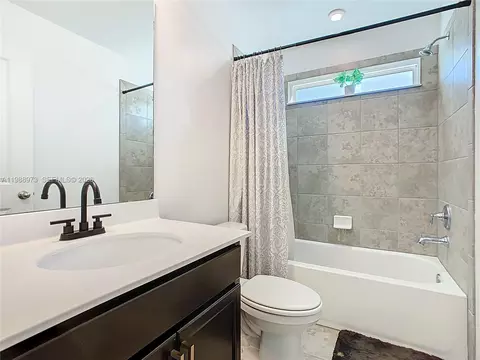 Bath - 1285 Hilltop Pl, Saint Cloud, FL 34772 photo 8 of 8
