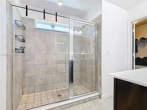 Bath - 1285 Hilltop Pl, Saint Cloud, FL 34772 photo 2 of 8