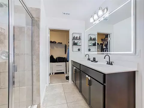 Bath - 1285 Hilltop Pl, Saint Cloud, FL 34772 photo 3 of 8