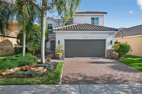 1512 Maple Dr, Weston, FL 33327