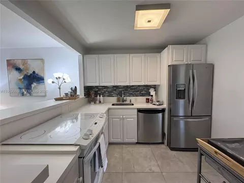3301 N Country Club Dr #104, Aventura, FL 33180