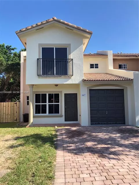 667 SW 10th St, Florida City, FL 33034