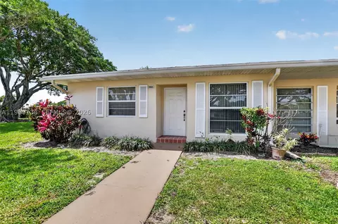 8662 Bella Vista Dr, Boca Raton, FL 33433