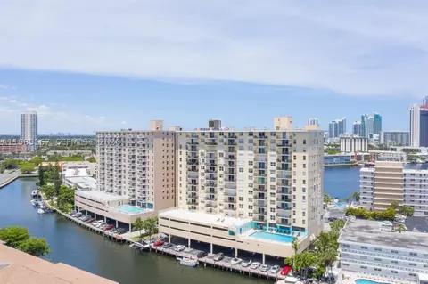 427 Golden Isles Dr #7E, Hallandale Beach, FL 33009