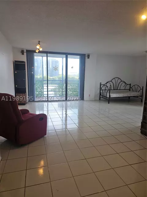 20400 W Country Club Dr #601, Aventura, FL 33180