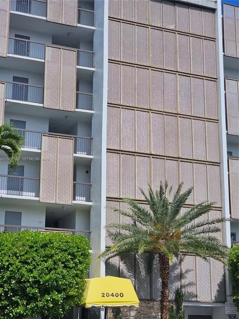 20400 W Country Club Dr #601, Aventura, FL 33180