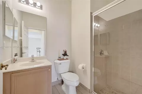 Bath - 3936 Cascade Ter, Weston, FL 33332 photo 1 of 10